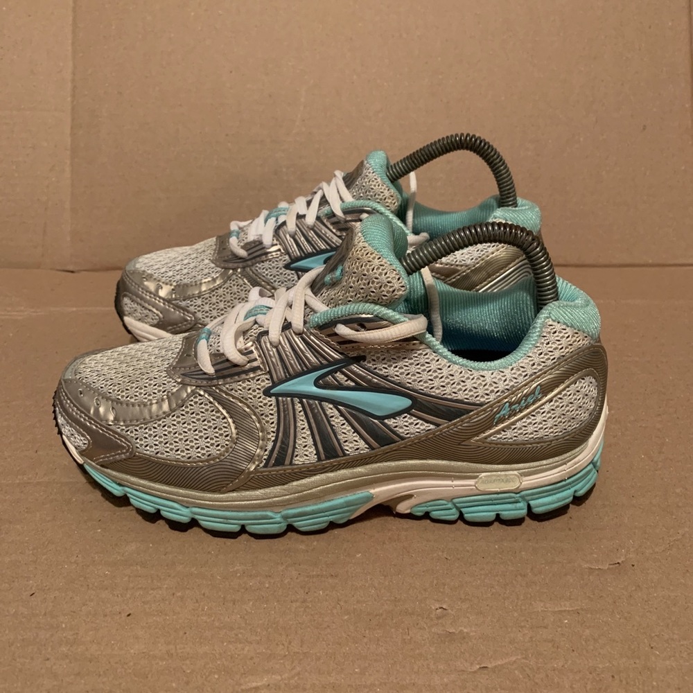 Brooks Ariel Women Size 7 2E Extra Wide Road Running NO INSOLES